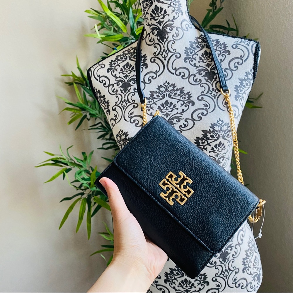New!Tory Burch Britten Wallet on chain (removable)